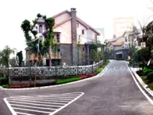 西郊庄园独栋别墅端头,环境优美,花园1000左右