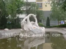 小区绿化大,四室,户型方正,中等楼层