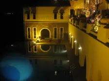 临崖+客厅挑高+前后通透+花园150+可以停三辆车