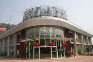隆鑫广场南北通透,采光好装修好,环镜优美近地铁视野好,诚心出售