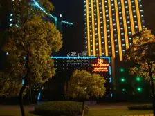 小区位置好,交通便利,物业24h值班