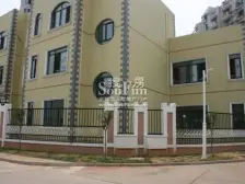 铜锣湾广场旁边的精装小院联排别墅