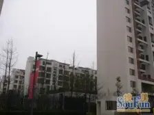 邱家湾轻轨旁,精装修房,位置好,保持新,价格可以谈