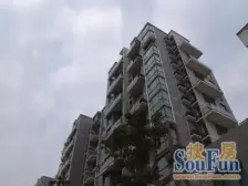 小区中间位置,两梯两户,大四房两卫,业主诚意