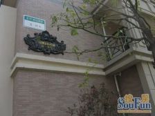 边套户型,三面采光,中间楼层,万达绿地双商圈。