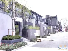 地铁口的联排别墅