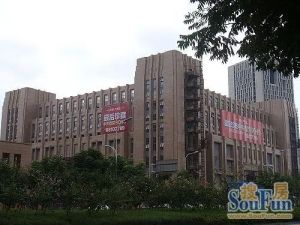 利时卢森堡,地段好,可注册公司,出入方便。看房方便