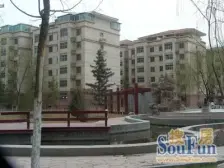 房子公摊小,正规的H户型,地铁二号线口,交通方便