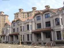 临河双拼 纯毛坯随意装修 三面花园700多平 税费各付