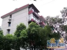 近地铁,电梯高区,全新精装修全送,中心位置,有钥匙