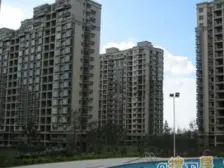 装修保养好,带地暖,小区中心位置,邻近大草原