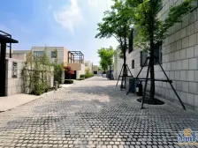 东边户型视野采光没有遮挡,带有中庭和三个LUTAI