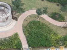 南北直通户型,得房率高,电梯房高区视野采光好。