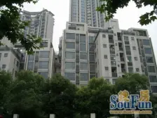 乌鲁木齐中路精装修三房,比邻安福路,南北直通