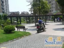 电梯复式,看房方便,12号线宁国路200米,停车方便