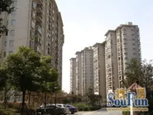 品质四房,花园式住宅,楼 w位置 带车位 带阁楼