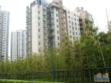 湖东CBD湖畔天城三室两厅一卫中楼层 装修保养好 可直接入住