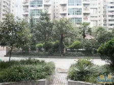 配套设施齐全 带大露台 交通方便 出行便利