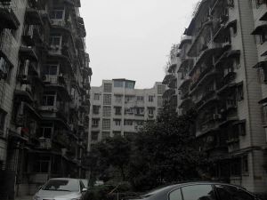 鑫源公寓4室1厅东南