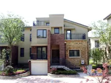 三联排大边套别墅、装修很好、大花园、可设计电梯