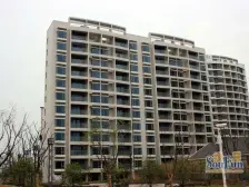 此房格局好,使用面积大,联排别墅带花园带车位