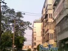 地铁口大三房,看房方便,诚售