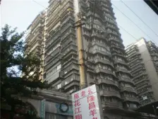 房子是正规三室一厅,户型方正业主诚心出售