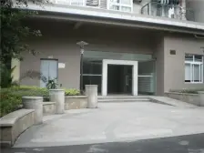 业主诚心出售 轻轨旁边 楼下就有公交站 近盘龙商圈