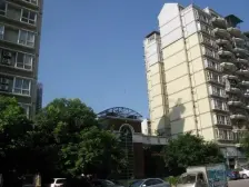 西南医院四房(轻轨房)诚心出售带露台大花园,电梯房