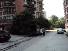 康乐花园 4室2厅 南 北