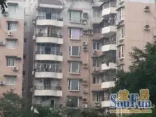 两路口轻轨站旁 朝南看江看南山 120平屋顶花园