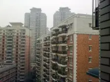 竞地花园,该房为电梯小高层,1梯4户,生活配套成熟