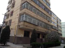 大润发安居小区,三室一厅,中间楼层,房屋采光好