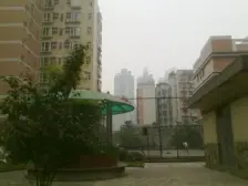 步行街 跃层四房 带100多平露台 业主住家装修