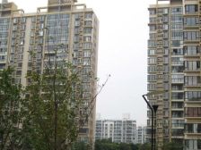 厨卫朝北,一梯三户,独立电梯,主卧朝南