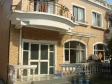 小区位置佳 联排别墅 诚意出售