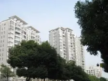 新上湖景三房 小区中心位置 精装修带中央空调 诚售