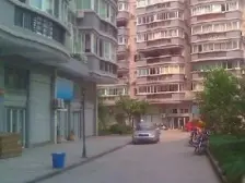 城北 精装电梯两室 出行方便 满2年