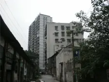 朝小中装三房,带100个平方楼顶花园,出行便利。