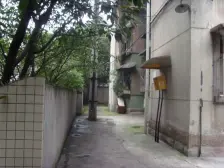 房子是正规二室户型方正业主诚心出售