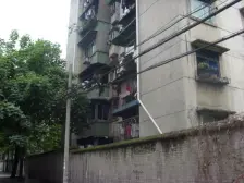 房子是正规三室一厅户型方正业主诚心出售