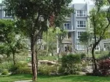 轻轨站旁,满两年,户型方正,出行方便