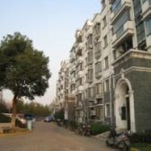 03年小区,中间楼层大四房,板楼得房率高,只有契税