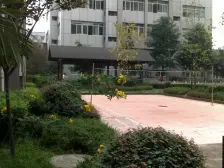 交通方便,出门即车站,生活配套齐全