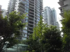 双柏花园的简装电梯两房 业主很诚心出售