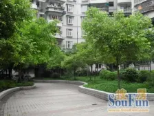 老城重百二店旁 电梯两房 楼层适中 安心出售