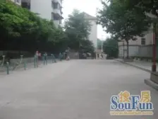 出门歇台子轻轨20米 龙湖天街一站地的精装三房