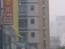 步行街上,轻轨站旁, 品质小区