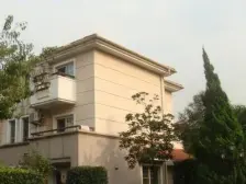 别墅小区的一房带大大的花园,难得的幽静