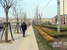 地铁二号线 精装修 南北房 三室可约 小区中间